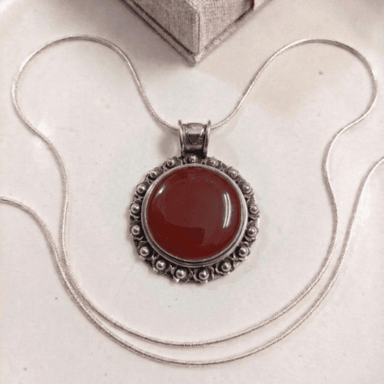 CARNELIAN ROUND SILVER PENDANT